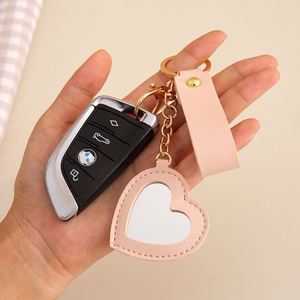 Mini Espejo Creativo en Forma de Corazón, Espejo Redondo con Diseño Floral, Llavero de Cuero PU Antipérdida, Espejo de Maquillaje para Accesorios de Bolsa - Product Image 3