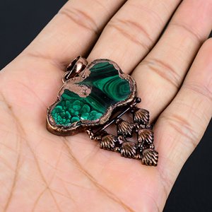 Élégant femmes Premium qualité Style classique fil de cuivre enroulé pendentif Malachite pierre précieuse à la main lunette réglage en gros - Product Image 3