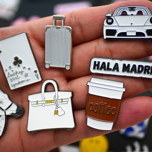 Autocollant de téléphone portable personnalisé de style moyen-oriental imprimé en 3D UV, émail doux, métal - Product Image 2