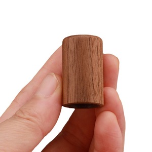 Botella de spray portátil de vidrio de 10 ml, cilíndrica, transparente o esmerilada, con tapa de madera de nogal o haya para dispensar perfume. - Product Image 5