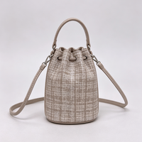 Tissu en cuir PU gaufré vintage, simili cuir de luxe pour la fabrication de canapés, de sacs à main et de chaussures