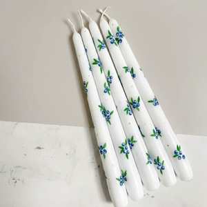 Bougies coniques en cire de soja blanche de qualité supérieure, motifs floraux bleus délicats, feuilles vertes, aspect artistique raffiné, parfum vanille, mariages - Product Image 1