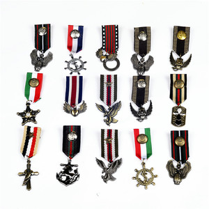 Medalla Vintage Británica Chapada en Aleación de Zinc - Estilo Académico Moderno de la Marina, Unisex, para Blazers, Regalos Promocionales - Product Image 3