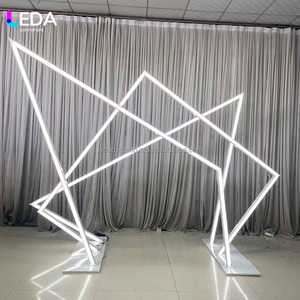 LEDA Nuevo Diseño Personalizado de Arco de Metal con Luz Blanca de Forma Irregular para Fondo de Escenario en Bodas y Fiestas - Product Image 4