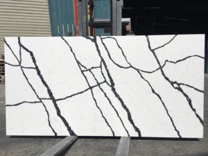 Nouvelle arrivée : Grande dalle de quartz blanc Calacatta au design moderne, pierre artificielle effet marbre avec lignes noires pour cuisine - Product Image 5