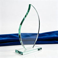 Trophée en verre cristallin transparent en forme de flamme, idéal pour les récompenses scolaires, vente en gros à prix abordable