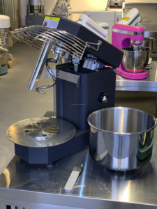 Mezclador espiral <span class=keywords><strong>de</strong></span> masa comercial con cabezal <span class=keywords><strong>de</strong></span> elevación <span class=keywords><strong>de</strong></span> tazón extraíble con precios <span class=keywords><strong>de</strong></span> máquinas mezcladoras <span class=keywords><strong>de</strong></span> masa <span class=keywords><strong>de</strong></span> pan <span class=keywords><strong>de</strong></span> tazón extraíble - Product Image 2