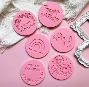 8cm Kuchen Dekoration glücklich Valentinstag Geburtstag Board Cutter Reverse Stamp Prägung Fondant Kunststoff Form Werkzeuge Backen