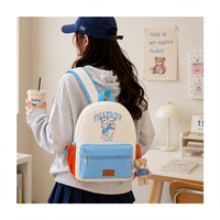 Mochila Escolar Ligera con Bloques de Color y Bordado de Oso y Conejo de Teddy Island, para Niños de Primaria, Uso Diario