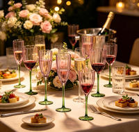 Verres à vin en cristal sans plomb à pétales dégradés élégants, rayures verticales vintage, parfaits pour les mariages, les fêtes et les bars à domicile