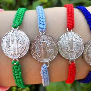 Pulseira Unissex Ajustável em Prata com Medalha de São Bento, Joia Religiosa com Nós Trançados - Product Image 3