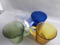 Nouvelle tasse en verre de couleur borosilicate d'article chaud de conception avec la poignée