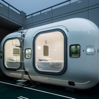 Capsule spatiale flottante KT, nouvelle maison mobile, maison flottante préfabriquée en acier pour maison miniature en plein air, maison de bateau de luxe