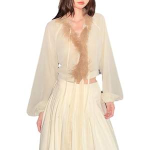 Blusa Elegante de Malla para Mujer, Manga Larga Ancha, Cuello en V Transparente con Ribete de Piel, Top de Fiesta Translúcido, Top de Moda - Product Image 2