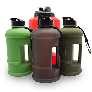 Gran oferta, precio bajo, botella de agua deportiva, logotipo personalizado, 1,3 litros, bebida transparente de plástico, botella de agua motivacional sin Bpa de 1,5 l - Product Image 1