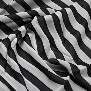 Tela Georgette de sarga atemporal con jacquard tejido clásico y patrones lisos para vestidos, blusas y atuendos formales - Product Image 1