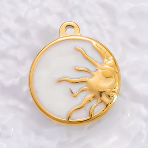 Colecciones de Dijes de Acero Inoxidable con Baño de Oro PVD de 18K en Múltiples Estilos |   Colgantes de Tarot con diseño de Ojo, Luna y Sol para la creación de joyas DIY - Product Image 2