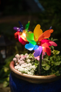 Molino de viento de arcoíris clásico, luces LED solares, estaca giratoria de viento reflectante, molinos de viento de jardín multicolores, palo para decoración de patio - Product Image 6