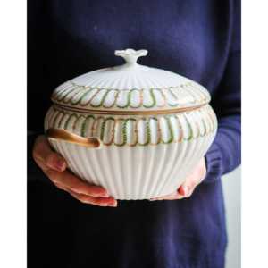 Soupière en porcelaine modèle Emphire de Limoges royale, design luxueux avec plis de Sévres - Product Image 4