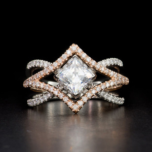 Anello a Croce a Quattro Punte per Donne, Gioielli di Moda Scintillanti Bicolore, Vendita all'Ingrosso - Product Image 1