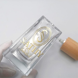 Etiqueta Adhesiva Metálica Dorada de Lujo Personalizada, Adhesivos Metálicos con Logotipo 3D en Relieve, Resistentes al Agua - Product Image 4