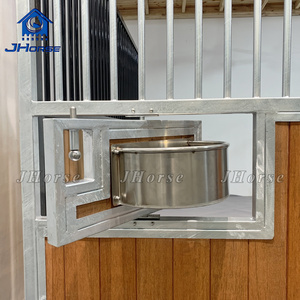 Bouw een buitenverblijf met mooie, onderhoudsvriendelijke ventilatie, bamboe paardenstal, voordeur met schuifdeur en sociale opening. - Product Image 5