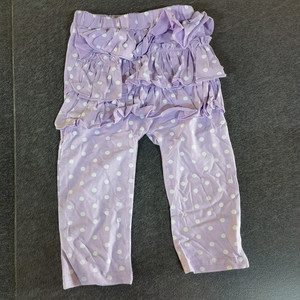 Lots de vêtements pour enfants et bébés, incluant pantalons, combinaisons, robes, barboteuses et ensembles de vêtements, de marques Frogsuit, issus de surplus et de déstockage - Product Image 5