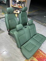 Sièges arrière d'origine installés en usine pour le Trumpchi M8 Master ; Sièges pliants trois places.