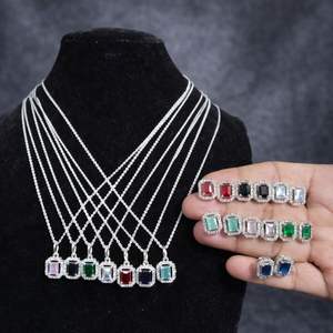 Conjunto de Joyería Tradicional Indio-Americana con Colgante de Diamantes, Collar y Aretes Clásicos Plateados para Mujeres y Niñas - Product Image 1