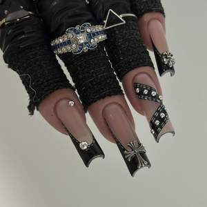 Uñas Postizas Hechas a Mano de Lunanail, Diseño de Uñas Francesas Cruzadas Estilo Punk Oscuro, Uñas Postizas de ABS Hechas a Mano, Modernas - Product Image 4