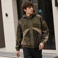 Veste à capuche personnalisée IKDEER en patchwork camouflage, broderie multicolore en tissus variés pour marque streetwear, commande en gros