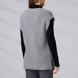 เสื้อกั๊กไหมพรมคอวีทรงหลวมสำหรับผู้หญิง แบบ OEM ODM สั่งทำได้ - Product Image 3