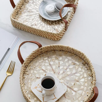Plateaux décoratifs tissés OEM pour table basse, paniers de rangement naturels en rotin, plateaux de service ronds avec poignées