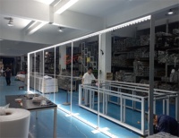 Boîte à lumière LED à cadre en tissu double face à haut lumen de 2 m * 1 m pour l'affichage de la toile de fond des salons professionnels et l'affichage pop