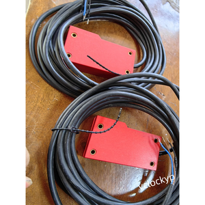 Leuze <b>Electronic</b> RK 80/2 Retro-reflective Sensor RK80/2 <b>Used</b> - Product Image 3