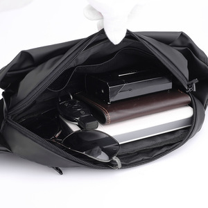 กระเป๋าคาดเอวกันน้ำสำหรับผู้ชาย สีพื้น สายสะพายถอดได้ ช่องซิปด้านใน กระเป๋าคาดเอวสำหรับเดินทางพักผ่อน - Product Image 2