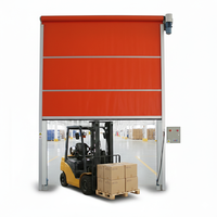 Porte rapide en PVC robuste avec système anti-vent pour grandes ouvertures de entrepôts