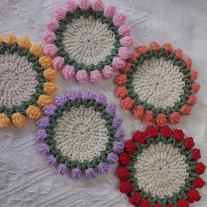 Posavasos Redondos de Ganchillo Hechos a Mano con Borde Floral en Azul, Rosa, Amarillo y Naranja, Tapetes de Tela para Tazas, Decoración del Hogar y Regalos - Product Image 2