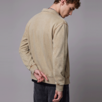 Veste de survêtement zippée vintage pour homme, col montant côtelé, couleur avoine, épaules tombantes, poches plaquées, style streetwear, logo personnalisé