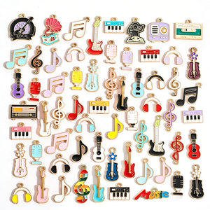 Bonito Colgante <span class=keywords><strong>de</strong></span> Aleación con Diseño <span class=keywords><strong>de</strong></span> Guitarra, Auriculares y Micrófono, con Efecto <span class=keywords><strong>de</strong></span> Goteo <span class=keywords><strong>de</strong></span> Aceite, para Joyería DIY, Collar, Pulsera, Llavero, Adorno para Bolso - Product Image 1