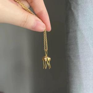 Collana con Ciondolo a Forma di Polpo e Medusa della Collezione <span class=keywords><strong>Mondo</strong></span> Sottomarino. Collana con Perle Naturali in Stile Barocco - Product Image 3