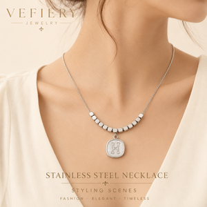 Collier tendance en acier titane couleur argent avec disque rond et barre incurvée - Product Image 2
