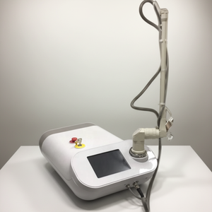 Nouvelle arrivée, machine à laser fractionné au CO2 portable pour le rajeunissement du visage, 10600 nm, pour le resurfaçage de la peau, l'élimination des cicatrices, le raffermissement de la peau - Product Image 1
