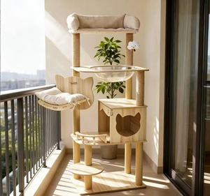 Tiragraffi per Gatti Integrato in Legno Grande con Cuccia, Postazione Salvaspazio e Mensola a Capsula Spaziale - Product Image 1