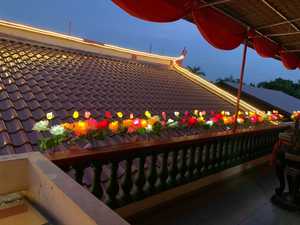 3 lampes solaires LED de jardin en forme de fleur de lotus, design élégant de jardinières et de pots de simulation pour l'extérieur - Product Image 1