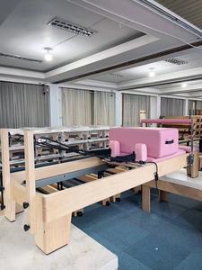 Certificación de fábrica de arce profesional fino de alta calidad Pilates Reformer rosa para entrenamiento básico - Product Image 3