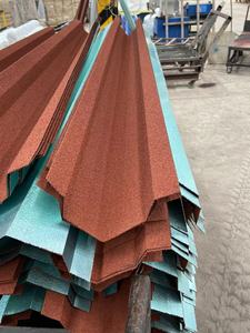 Panneaux de toit en métal isolés <span class=keywords><strong>Prix</strong></span> Couleur Pierre Enduit Métal Toiture Feuille Vallée Gouttière Angle Ridge Cap Eaves Flashing Cover - Product Image 5