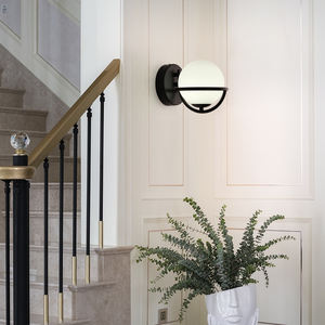 Lámpara de pared colgante esférica de metal en blanco y negro para mesita de noche - Product Image 3