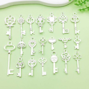 จี้รูปหัวใจกลวง โลหะผสมสังกะสี ขนาดกลาง อุปกรณ์ทำเครื่องประดับ DIY สำหรับงานประดิษฐ์ - Product Image 1