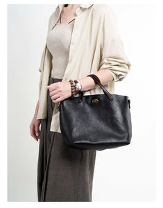 2026 Fashion New Hot-Selling First-Layer Vegetable-<b>Tanned</b> Cowhide Vintage Fashion Genuine <b>Leather</b> Crossbody Bag Women's <b>Handbag</b> - Product Image 1